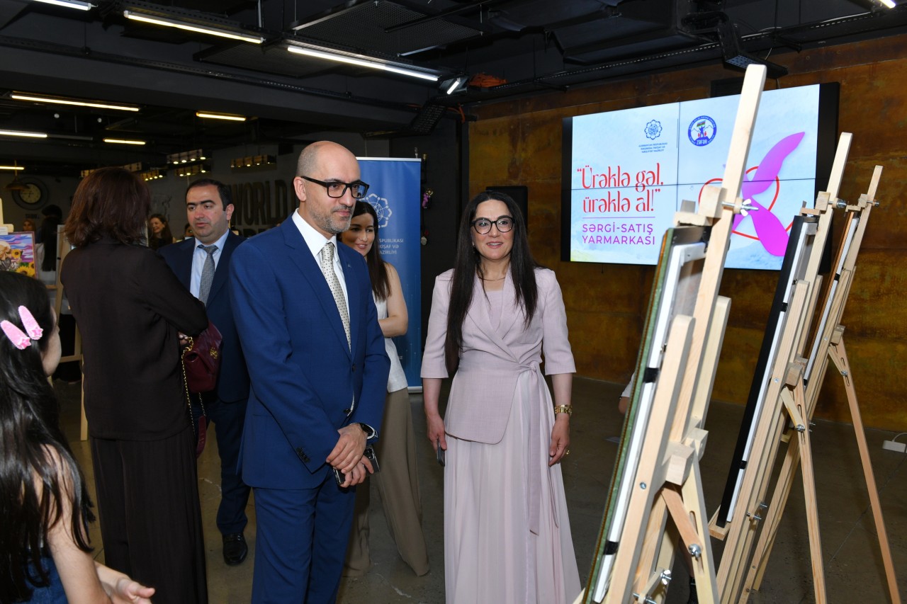 RİNN şəhid ailələrinin əl işlərinin V sərgi-satış yarmarkasını keçirib - FOTOLAR